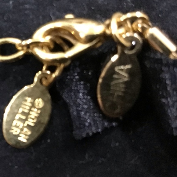 Stunning Multi-Layer Pearl and Gold Necklace in black Felt Envelope Case - Picture 3 of 3